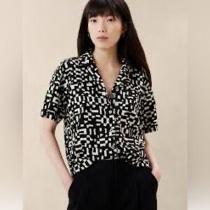 Banana Republic Black and White Linen Blend top size S